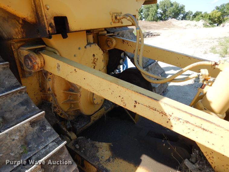 image for item DF4228 1990 Caterpillar D6H  dozer