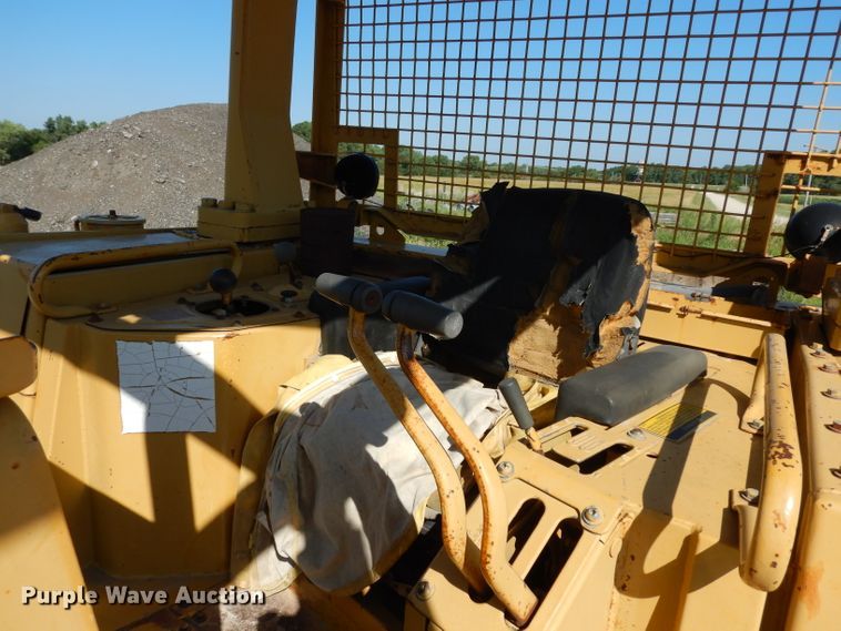 image for item DF4228 1990 Caterpillar D6H  dozer