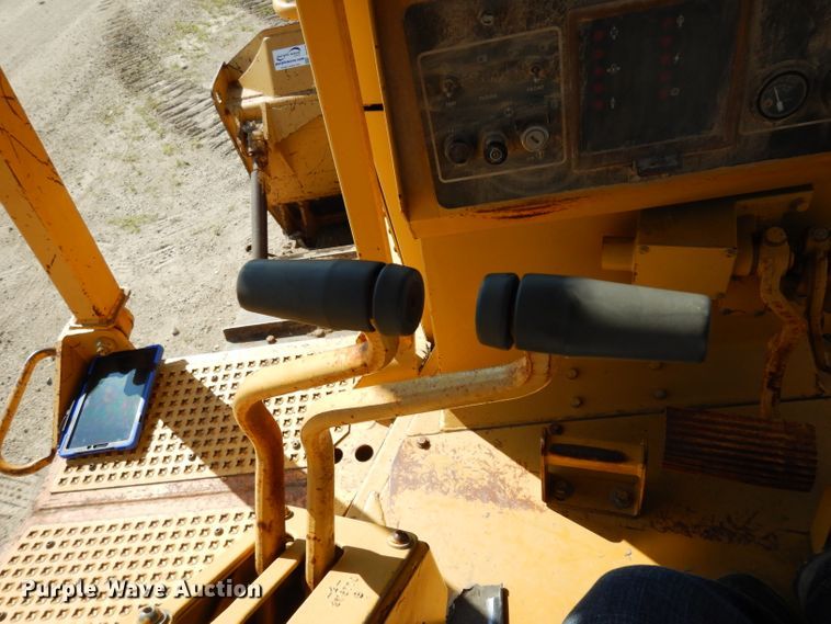 image for item DF4228 1990 Caterpillar D6H  dozer