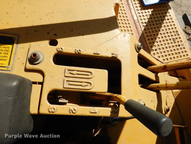 image for item DF4228 1990 Caterpillar D6H  dozer