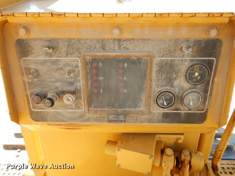 image for item DF4228 1990 Caterpillar D6H  dozer