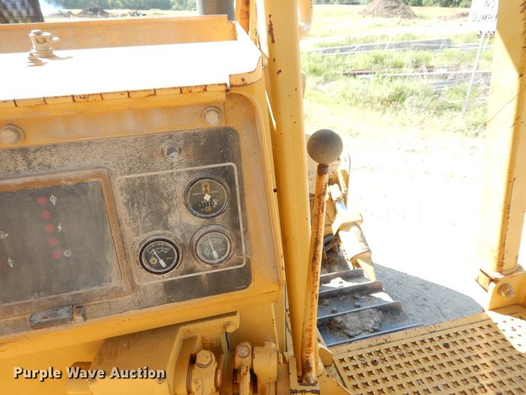 image for item DF4228 1990 Caterpillar D6H  dozer