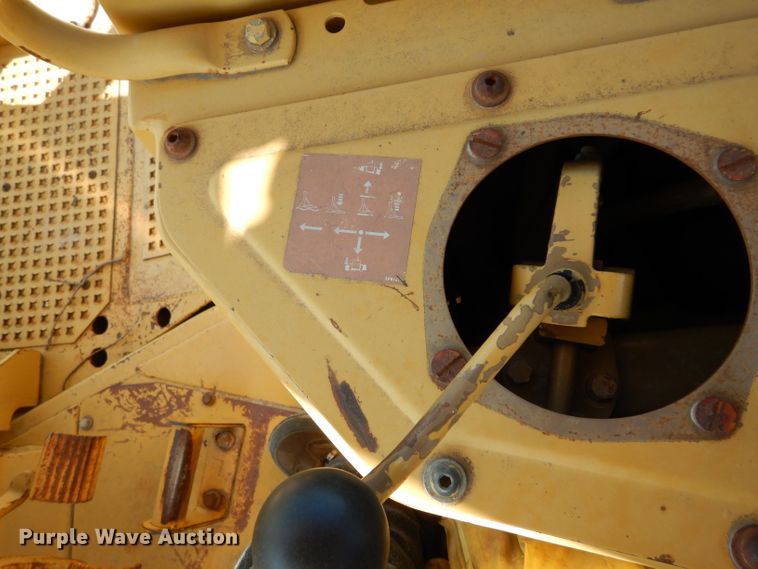 image for item DF4228 1990 Caterpillar D6H  dozer