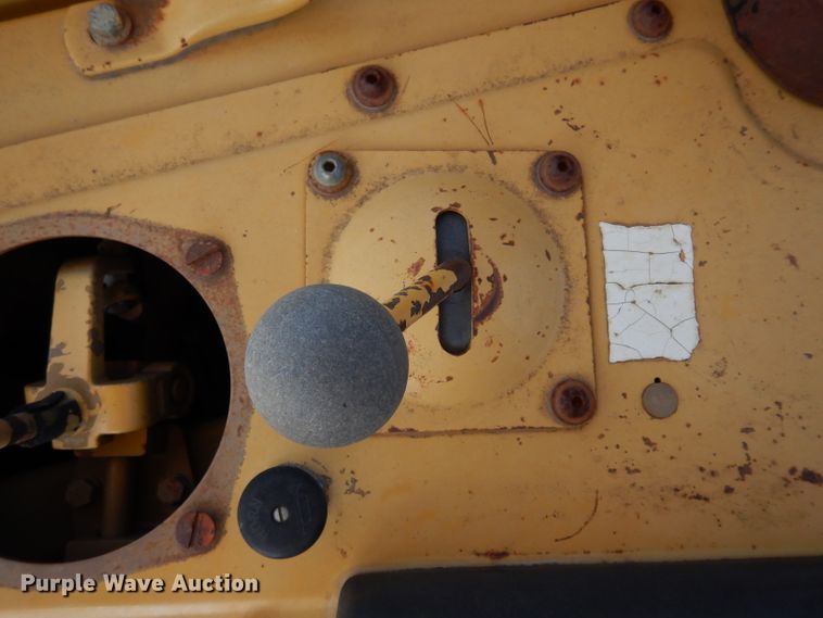 image for item DF4228 1990 Caterpillar D6H  dozer