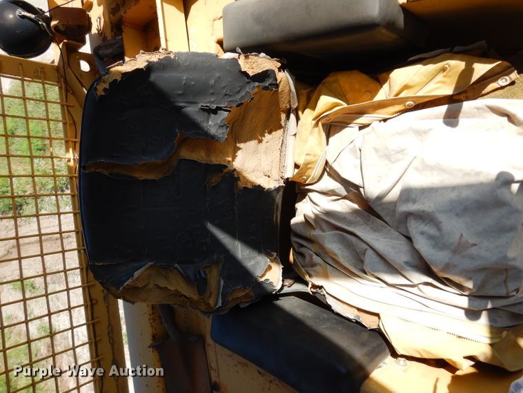 image for item DF4228 1990 Caterpillar D6H  dozer