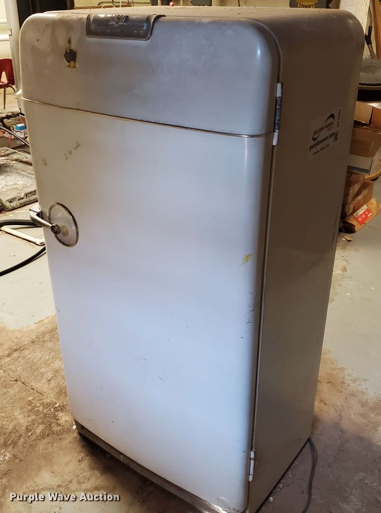 General Motors Frigidaire refrigerator in Dodge City, KS Item DF7443