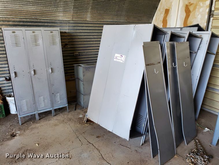 image for item DF7488 Metal lockers