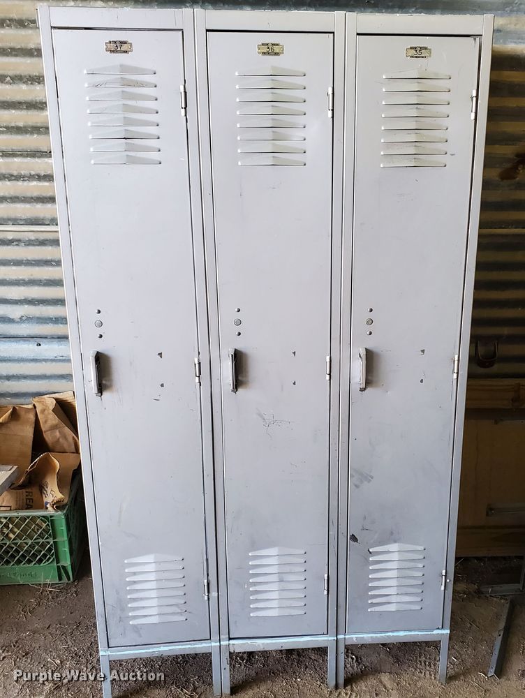 image for item DF7488 Metal lockers