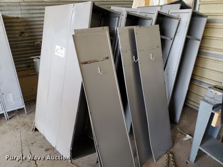 image for item DF7488 Metal lockers