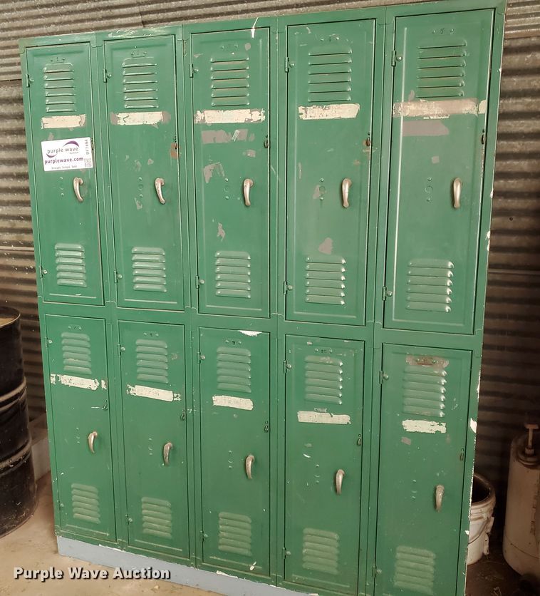 image for item DF7494 Metal lockers