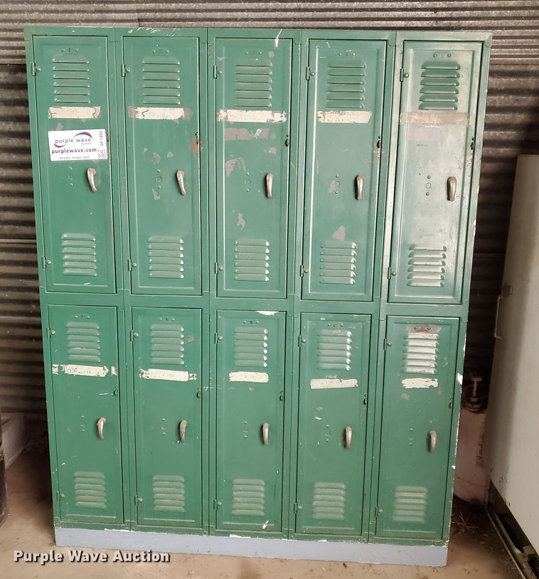 image for item DF7494 Metal lockers
