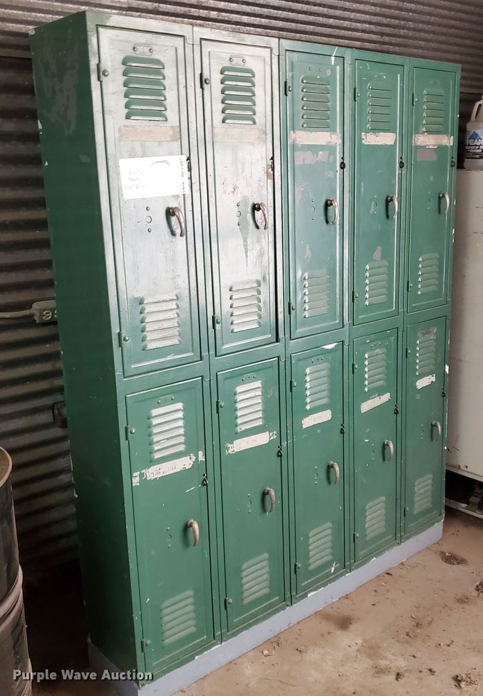 image for item DF7494 Metal lockers