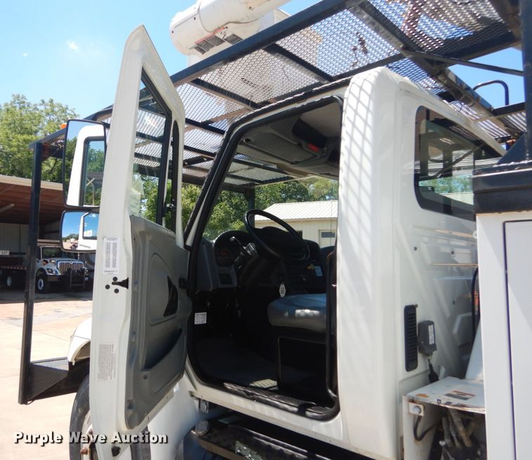 image for item DH5121 2007 International 4300  forestry bucket truck