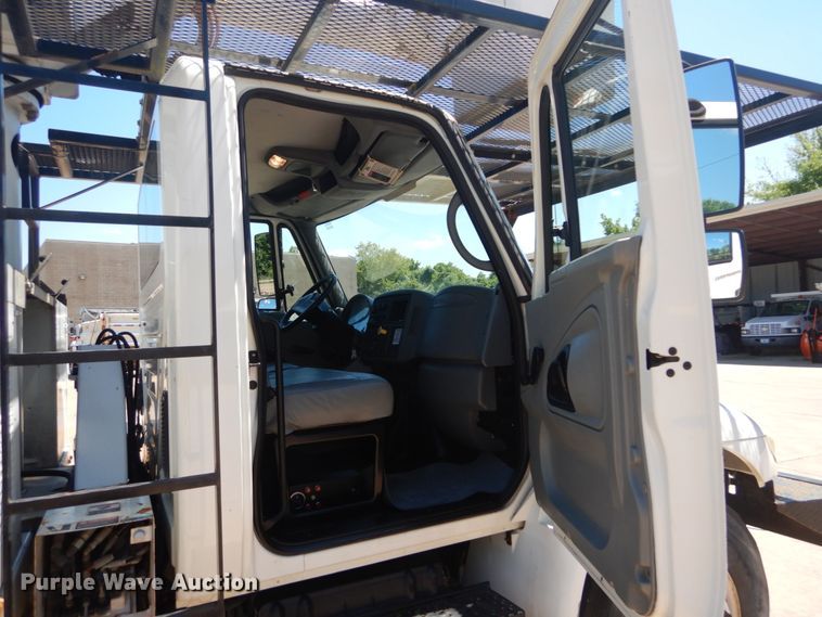 image for item DH5121 2007 International 4300  forestry bucket truck