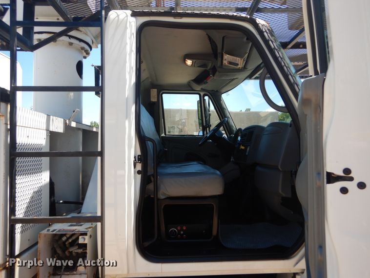 image for item DH5121 2007 International 4300  forestry bucket truck