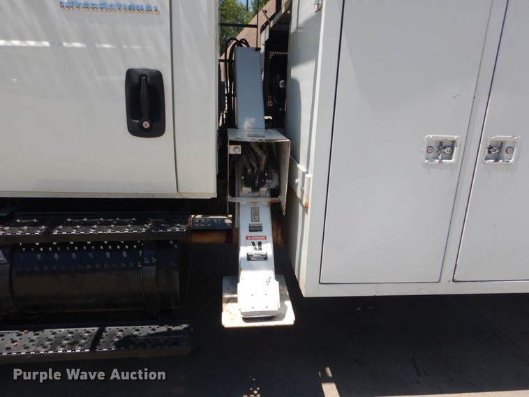 image for item DH5121 2007 International 4300  forestry bucket truck