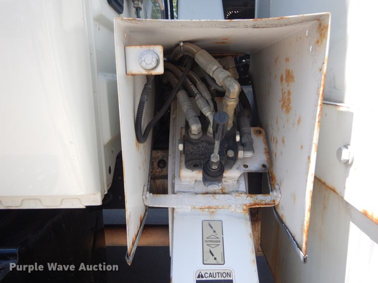 image for item DH5121 2007 International 4300  forestry bucket truck