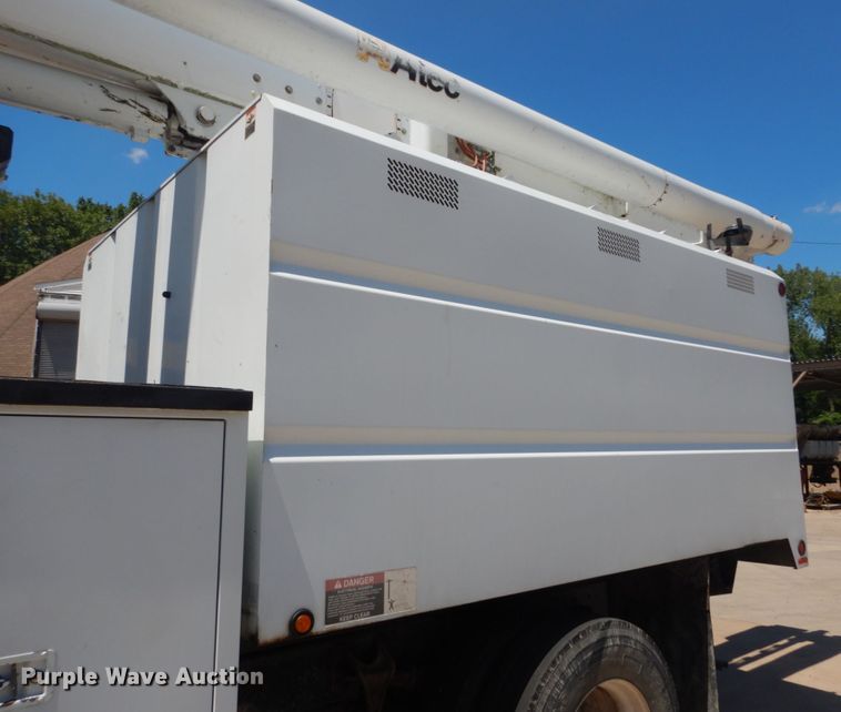 image for item DH5121 2007 International 4300  forestry bucket truck