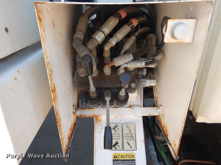 image for item DH5121 2007 International 4300  forestry bucket truck