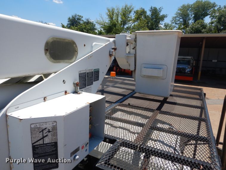 image for item DH5121 2007 International 4300  forestry bucket truck