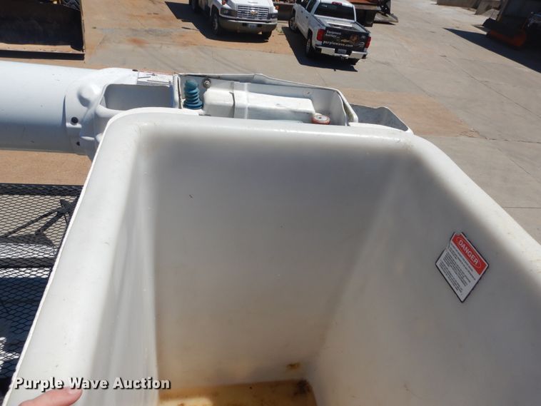 image for item DH5121 2007 International 4300  forestry bucket truck