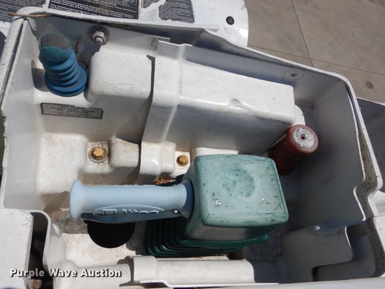 image for item DH5121 2007 International 4300  forestry bucket truck