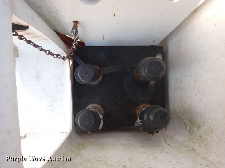 image for item DH5121 2007 International 4300  forestry bucket truck