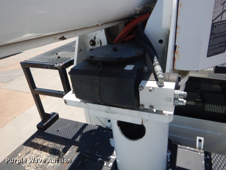 image for item DH5121 2007 International 4300  forestry bucket truck