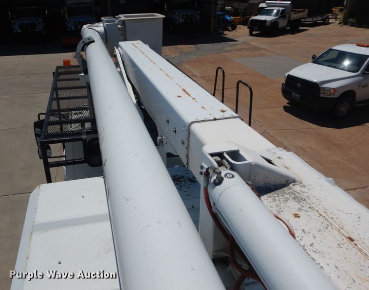 image for item DH5121 2007 International 4300  forestry bucket truck