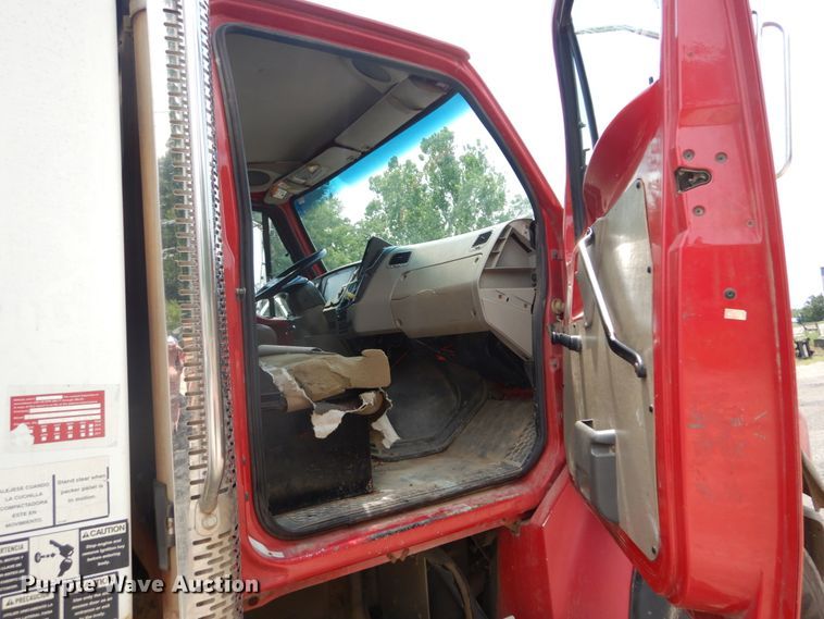 image for item DH5134 2005 Sterling Acterra  refuse truck