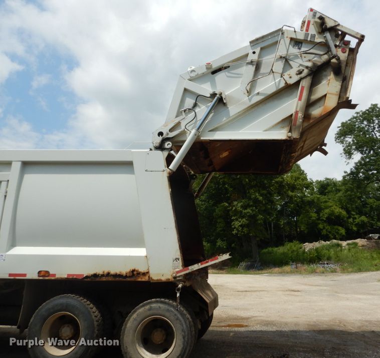 image for item DH5134 2005 Sterling Acterra  refuse truck