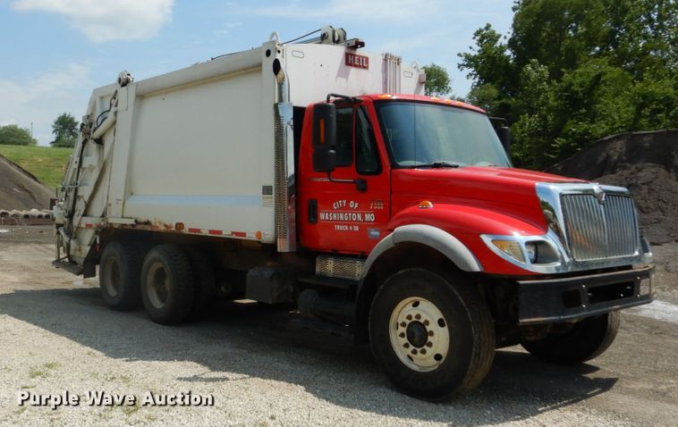image for item DH5135 2006 International 7400  refuse truck