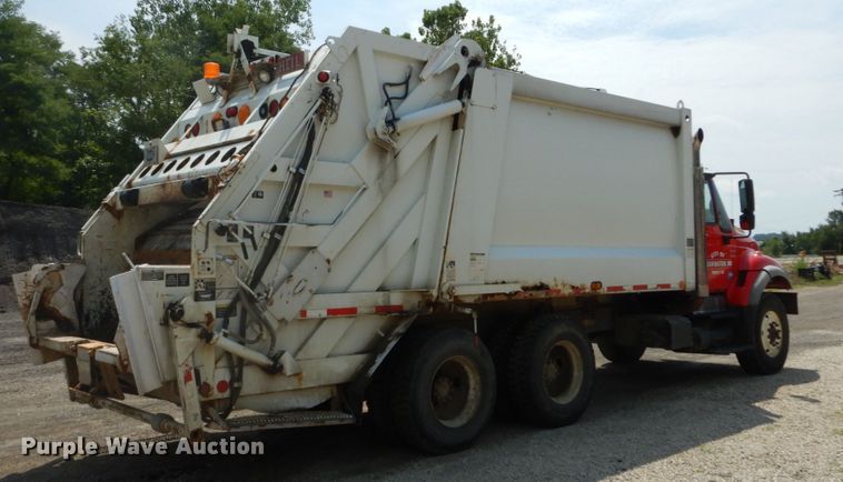 image for item DH5135 2006 International 7400  refuse truck