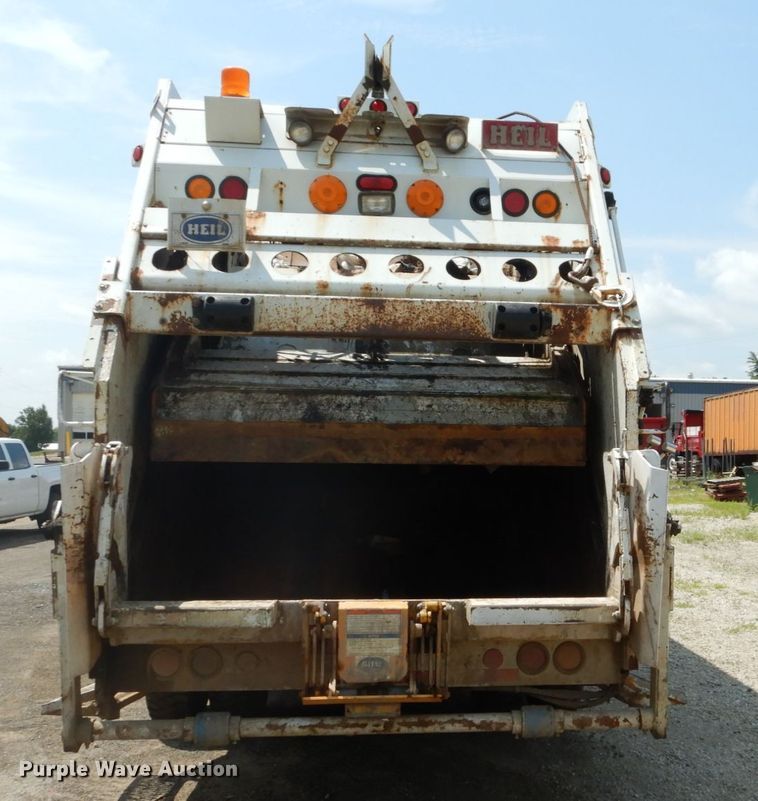 image for item DH5135 2006 International 7400  refuse truck
