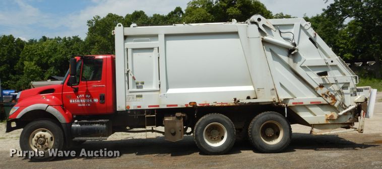 image for item DH5135 2006 International 7400  refuse truck