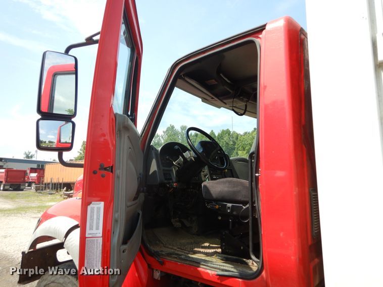 image for item DH5135 2006 International 7400  refuse truck