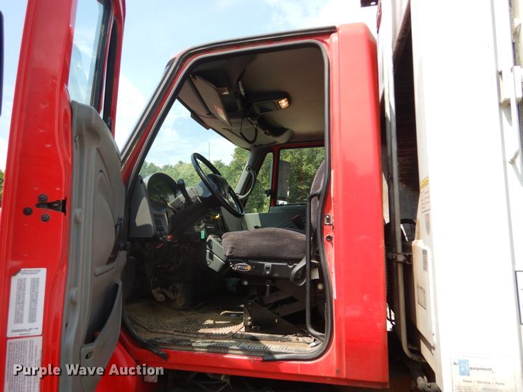 image for item DH5135 2006 International 7400  refuse truck