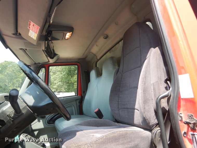 image for item DH5135 2006 International 7400  refuse truck