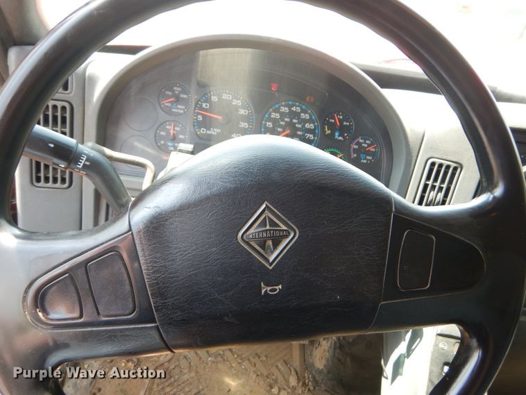 image for item DH5135 2006 International 7400  refuse truck