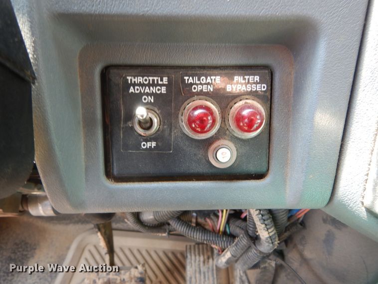 image for item DH5135 2006 International 7400  refuse truck