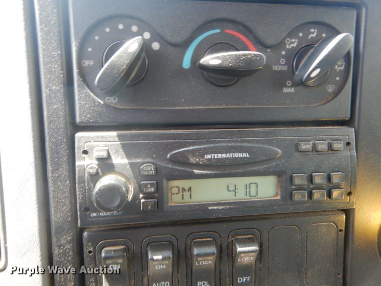 image for item DH5135 2006 International 7400  refuse truck