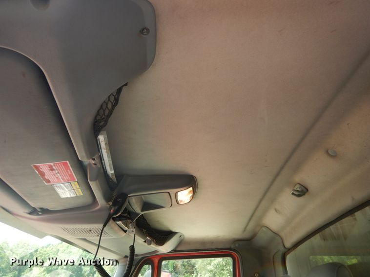 image for item DH5135 2006 International 7400  refuse truck