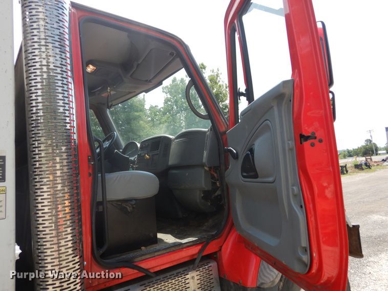 image for item DH5135 2006 International 7400  refuse truck