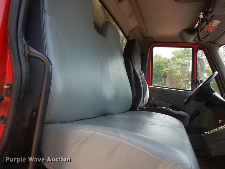 image for item DH5135 2006 International 7400  refuse truck