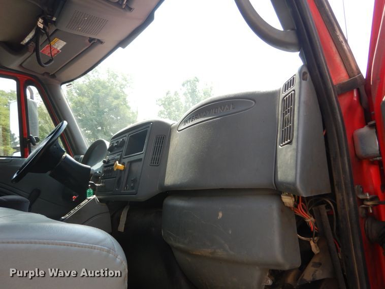 image for item DH5135 2006 International 7400  refuse truck