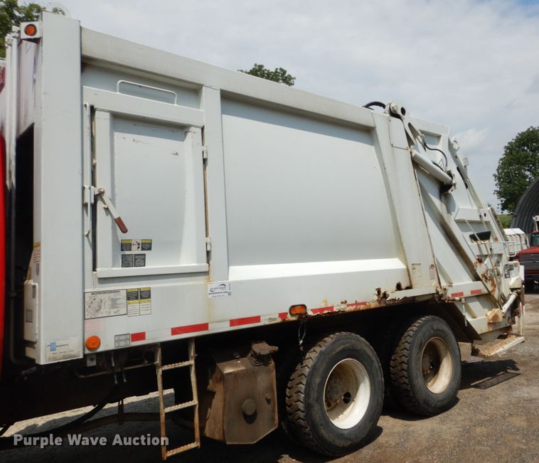 image for item DH5135 2006 International 7400  refuse truck