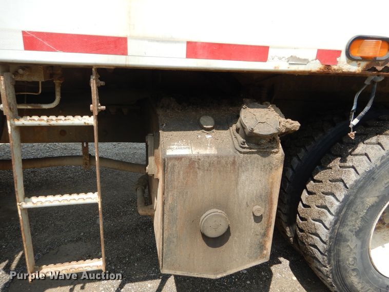 image for item DH5135 2006 International 7400  refuse truck