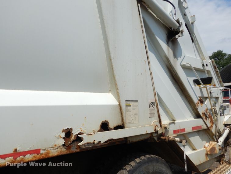 image for item DH5135 2006 International 7400  refuse truck