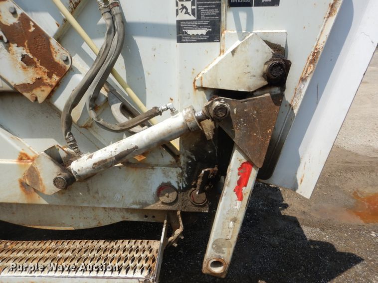 image for item DH5135 2006 International 7400  refuse truck