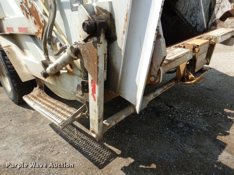 image for item DH5135 2006 International 7400  refuse truck